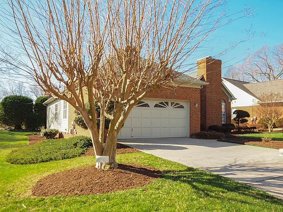 3rd image of 2908 Windmere Ct