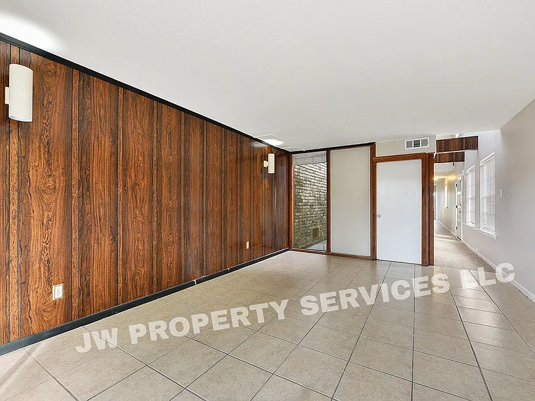 309-311 Lilac St — Photo 4