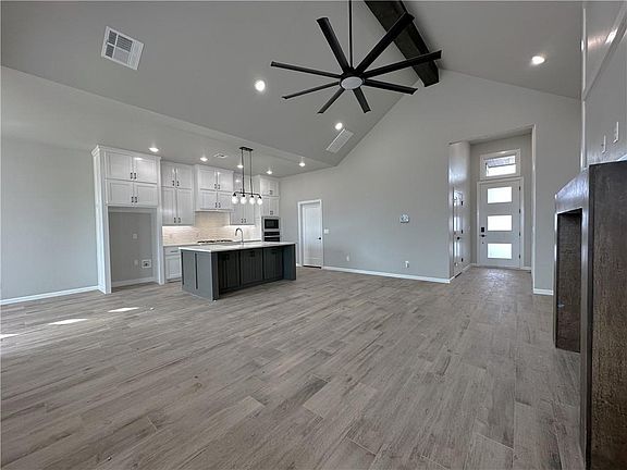 4th image of 15200 Jasper Ct