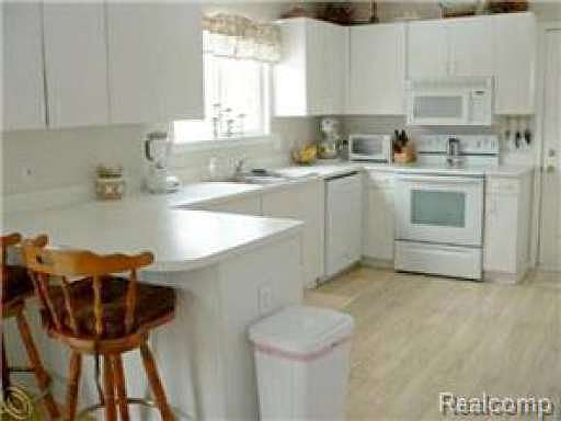4th image of 1020 Tecumseh Ave