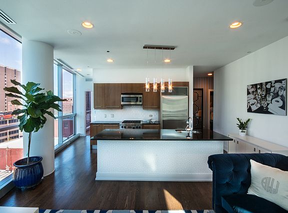3rd image of 110 W Superior St #902