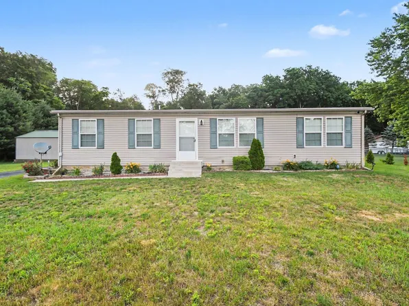51748 Juniper Rd, South Bend, IN 46637