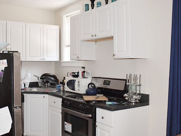 2nd image of 3839-45 N Greenview Ave #41-20E
