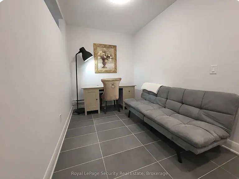 328 Lakeshore Rd E #2 — Photo 14