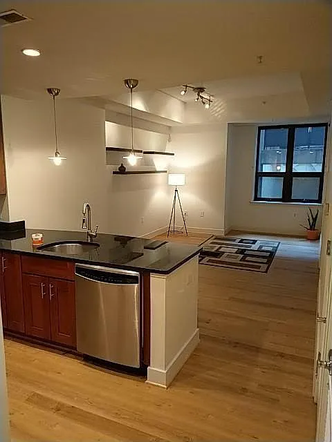 2 bed, 800 sqft, $3,300 — Photo 1