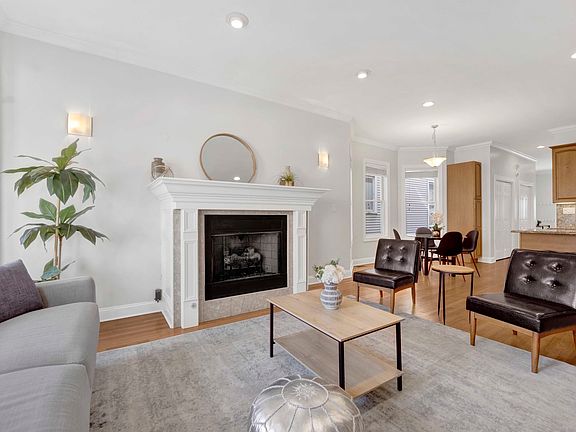 2nd image of 3638 N Hoyne Ave #1