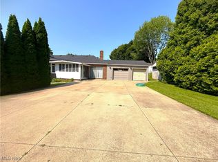413 E Cassell Ave, Barberton, OH