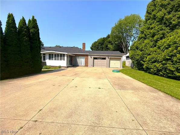 413 E Cassell Ave, Barberton, OH 44203