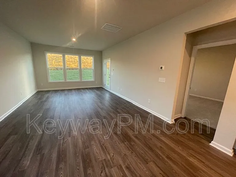 810 Manitou Cir — Photo 6