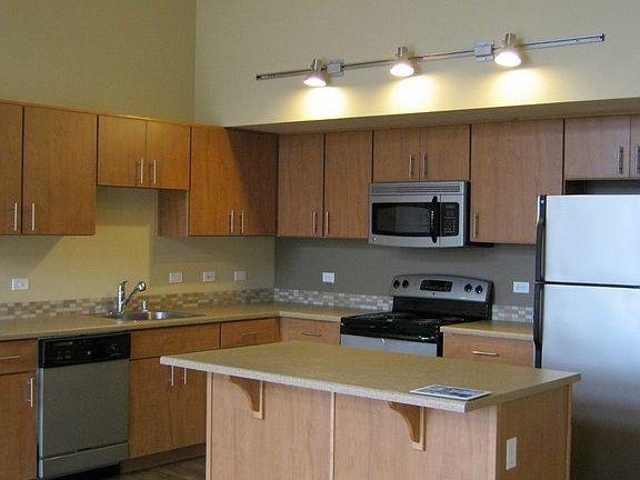 2nd image of 978 Discovery Cir NE