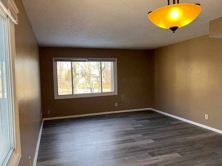 2025 NW Hickory Ln #8 — Photo 6