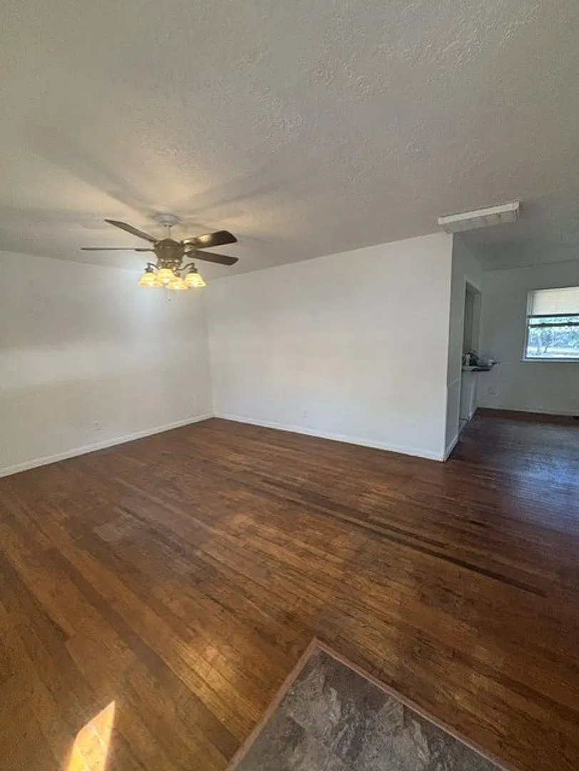 Must see 3 bed, 2 bath home in Central Norman — Photo 3