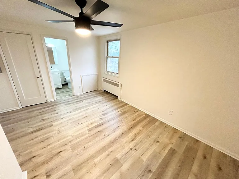 Charming 1, 2, and 3-Bedroom Townhomes in a Quiet Pittsburgh Neighborhood — Photo 36
