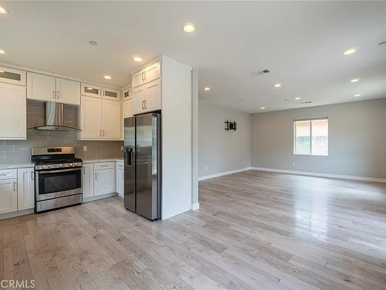 6938 Peach Ave — Photo 7