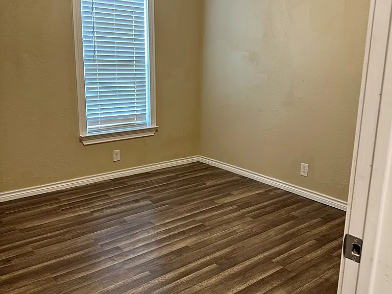 1711 Doran Dr — Photo 5