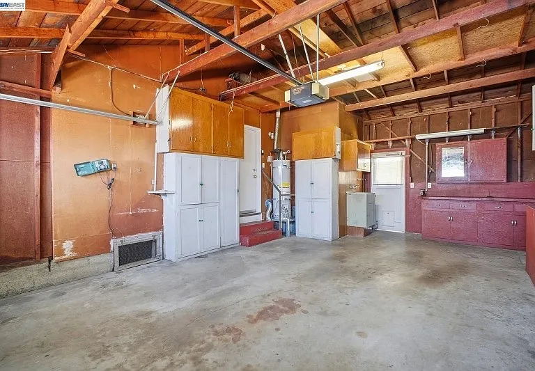 930 Castle St — Photo 29
