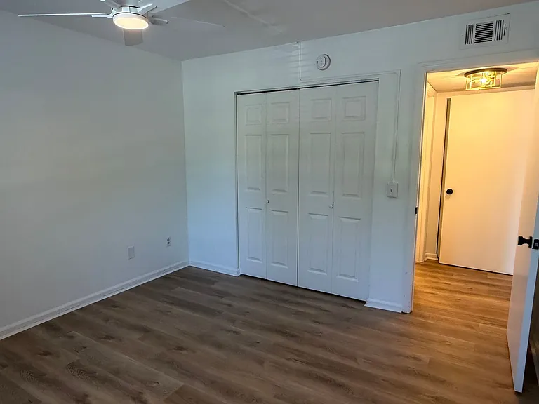 13 Forest Cove Cv — Photo 12