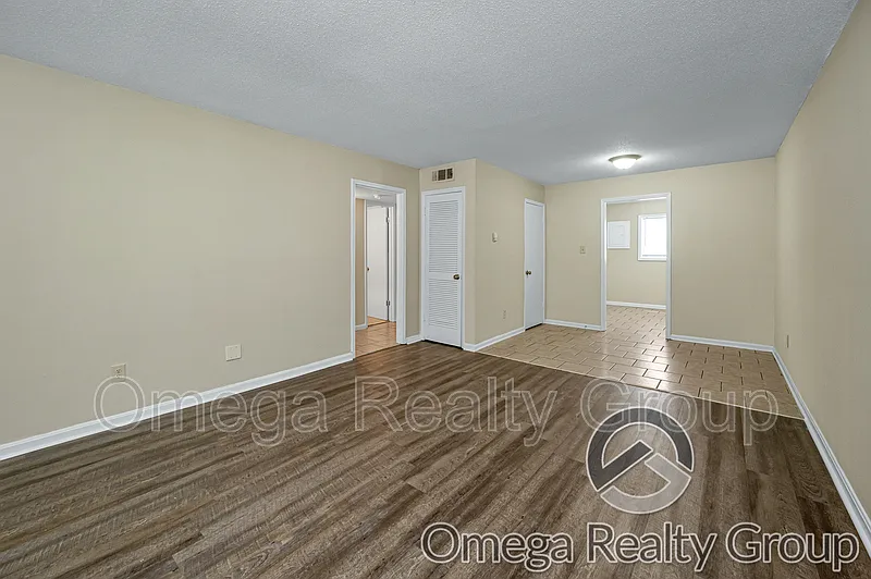 Crestmont Apartments — Photo 4
