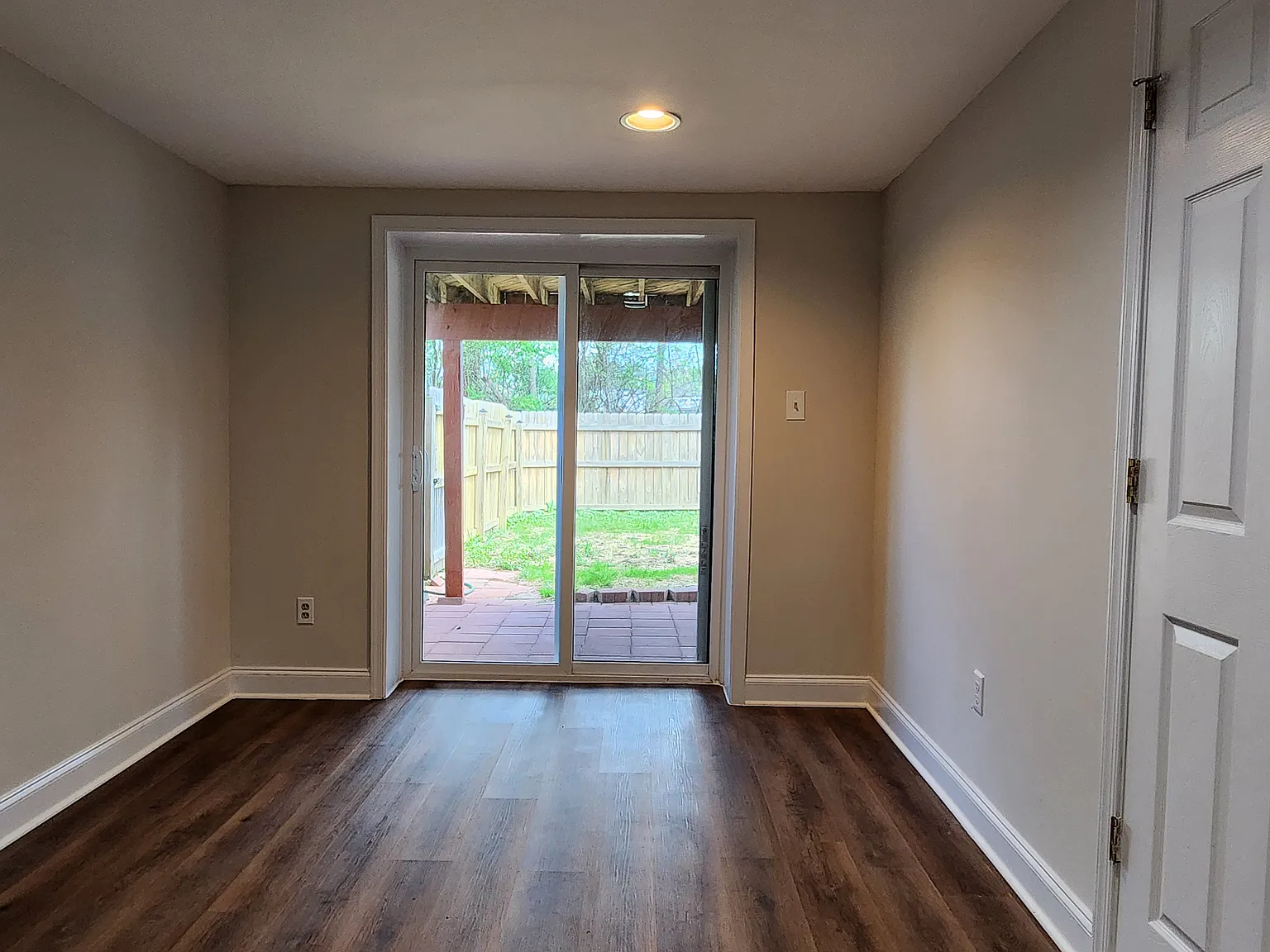 4 bed, 500 sqft, $1,260 — Photo 2