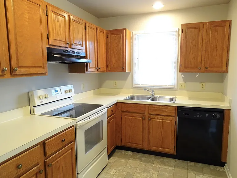 128 Hilldale Dr #Q — Photo 4