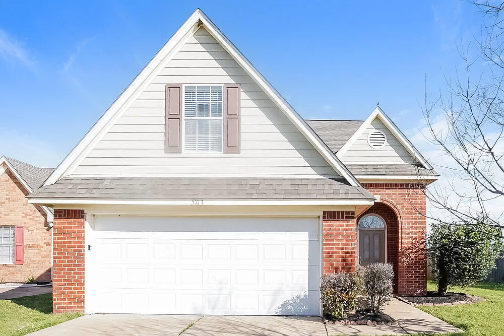 4 bed, 2.5 bath, 1612 sqft, $1,825 — Photo 1