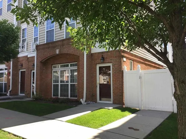 265 Custer Avenue image 1 of 15