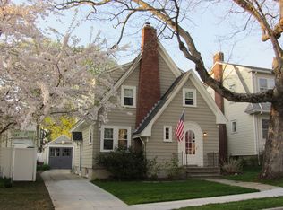 127 Oakland Ave, Cranston, RI 02910