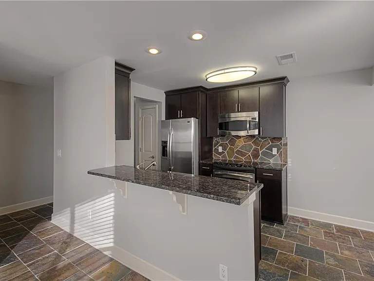 920 Washington St #206 — Photo 5