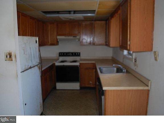3rd image of 43 E Green Valley Cir