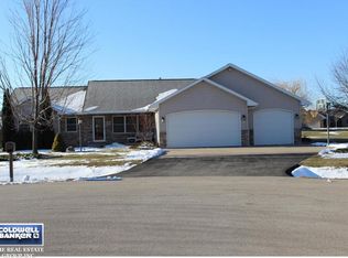 1565 McIntosh Ct, Oshkosh, WI 54904