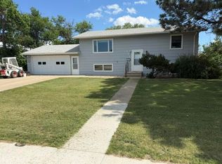121 E 6th Ave, Fort Pierre, SD 57532