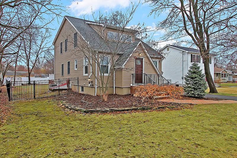 2nd image of 74 Ardmaer Dr