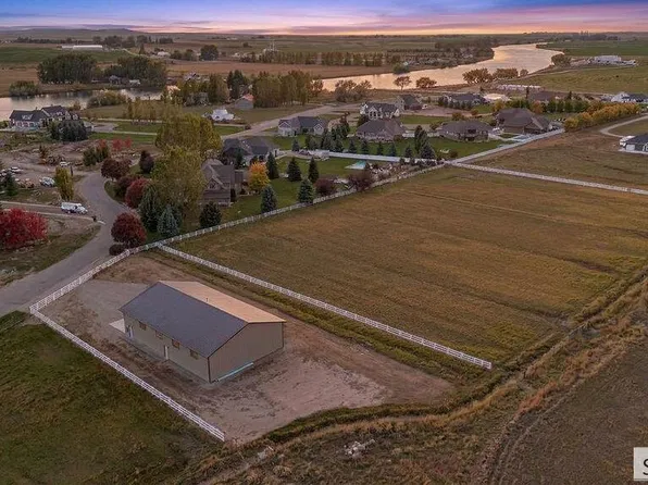 7632 N Riverfront Dr, Idaho Falls, ID 83401