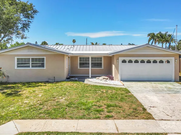 1610 Pelican Dr, Merritt Island, FL 32952