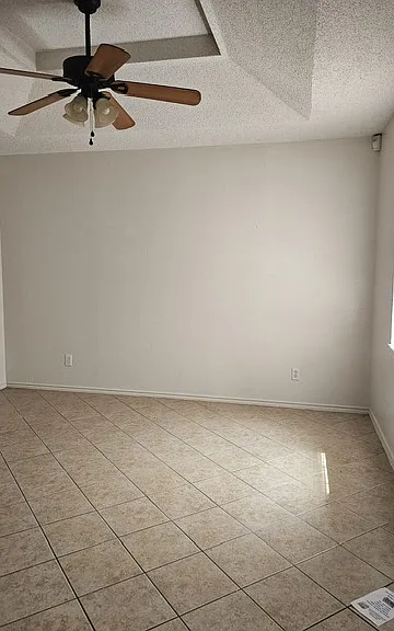 1810 Lexington Cir #2 — Photo 2