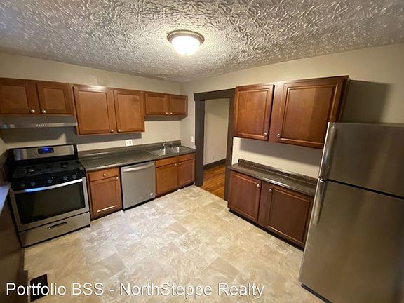 2nd image of 1231 Forsythe Ave #1231
