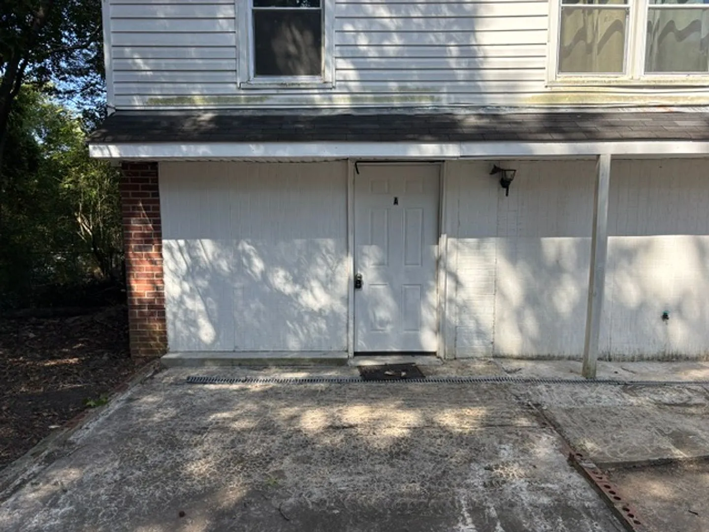 Blandford Avenue - 817 & 817.5 — Photo 1