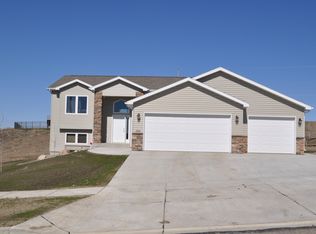 2624 E Calgary Ave, Bismarck, ND 58503