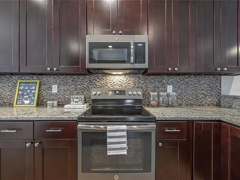 308 W Woodlawn Ave — Photo 17