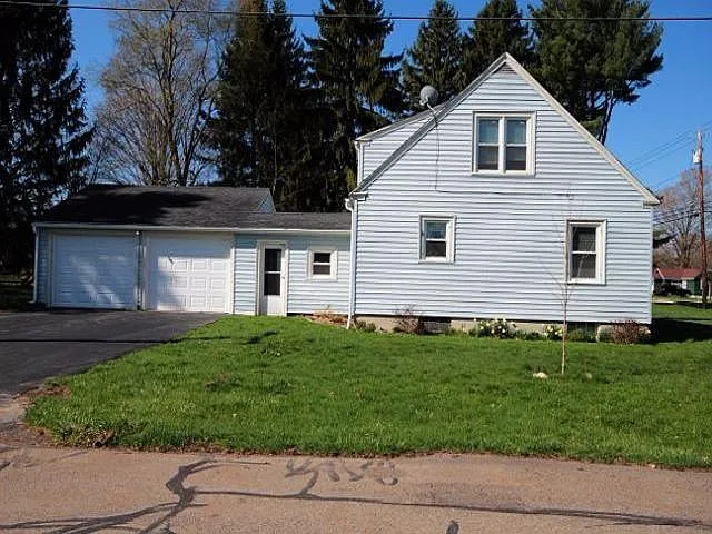 94 Ivory St photo 1