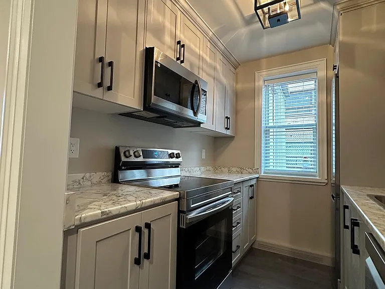 27 Paisley Blvd E #2 — Photo 5
