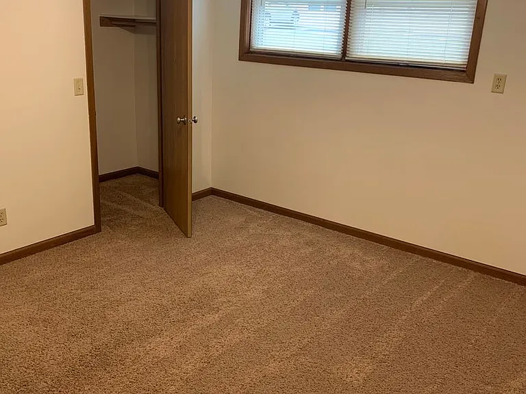 927 Briar Ln — Photo 5