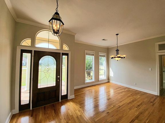 2nd image of 322 N Hill Dr