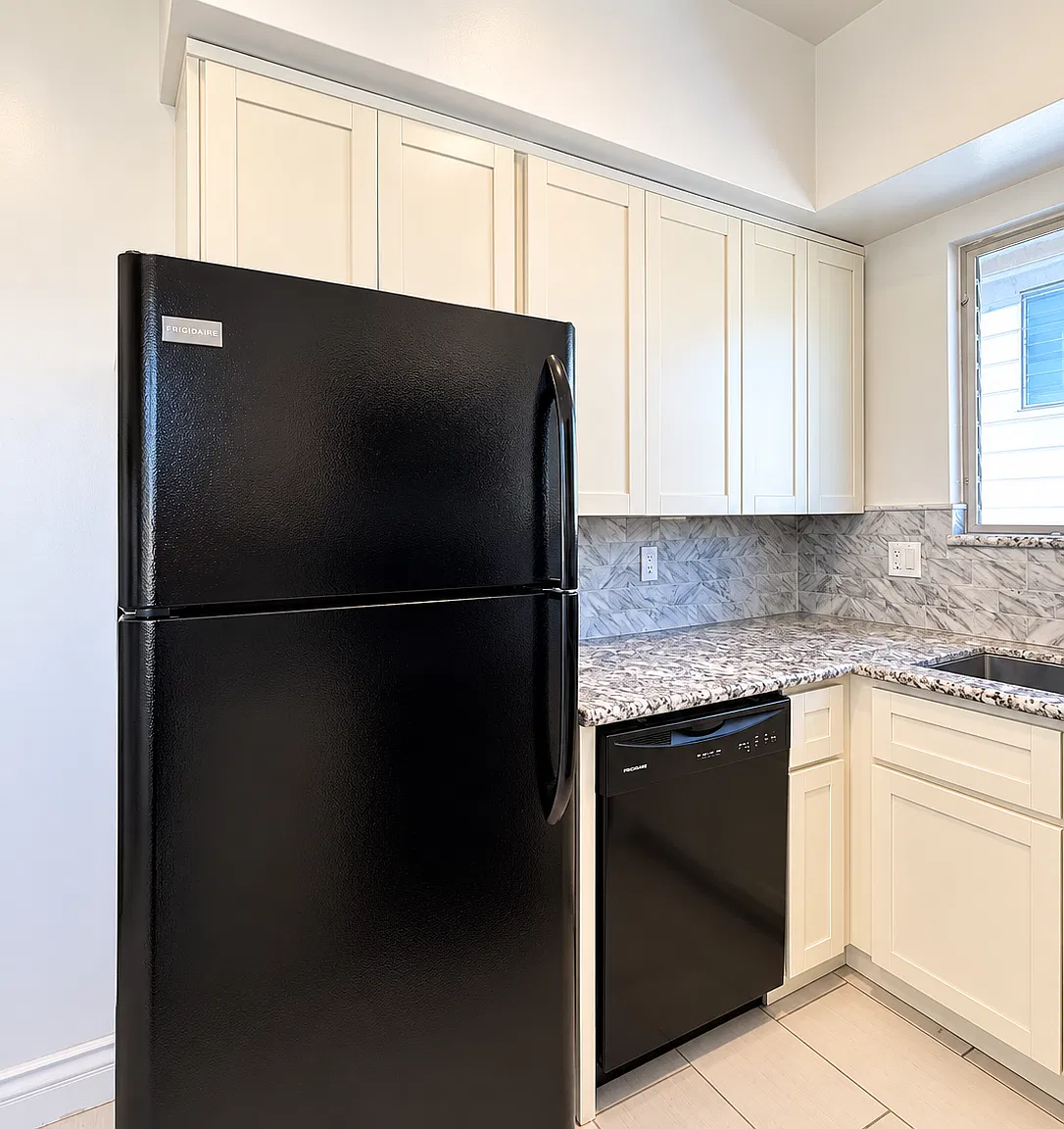 Studio, 550 sqft, $1,875 — Photo 4