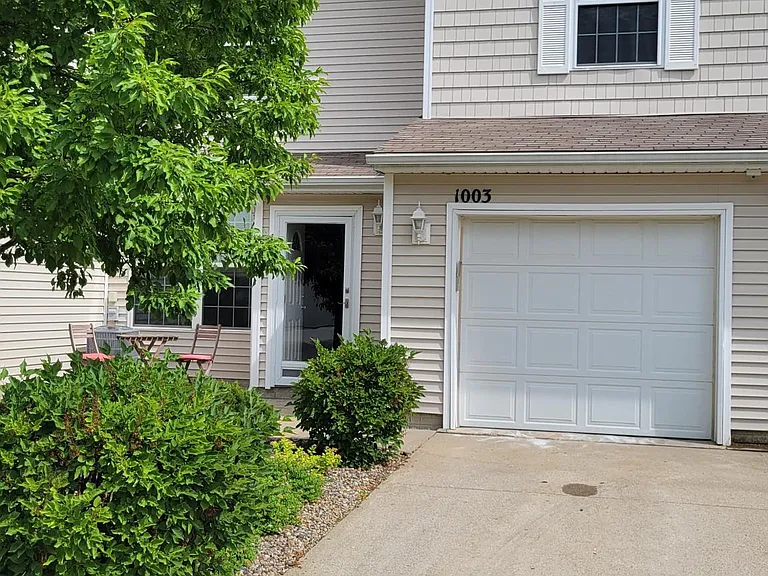 1003 NE Greenview Dr — Photo 1