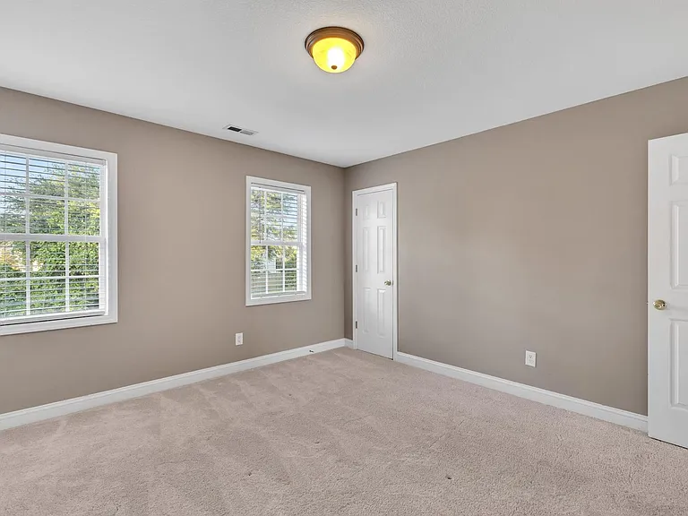 324 Beacon Ln — Photo 16