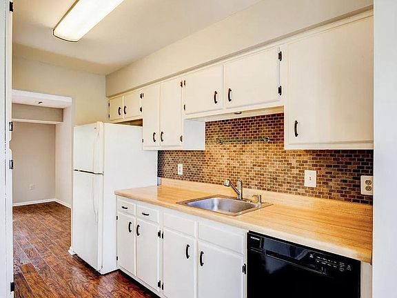 2nd image of 939 Holborn Ct