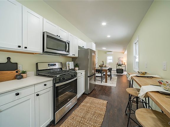 4th image of 223 Esther St