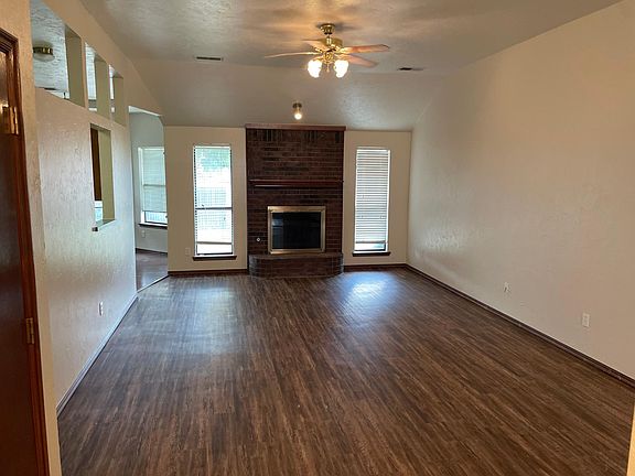 3rd image of 13008 Briar Hollow Ln