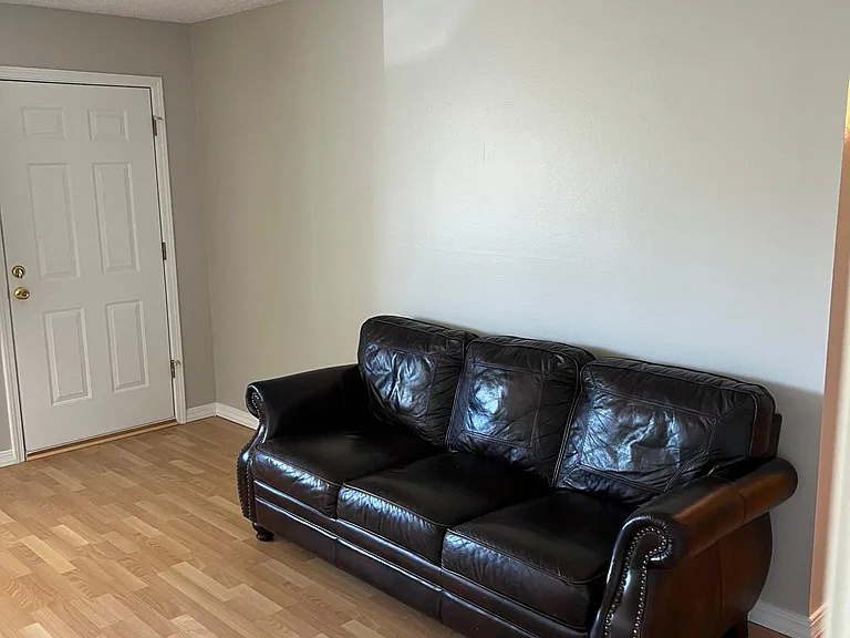 1068 E Fairmont Dr — Photo 4